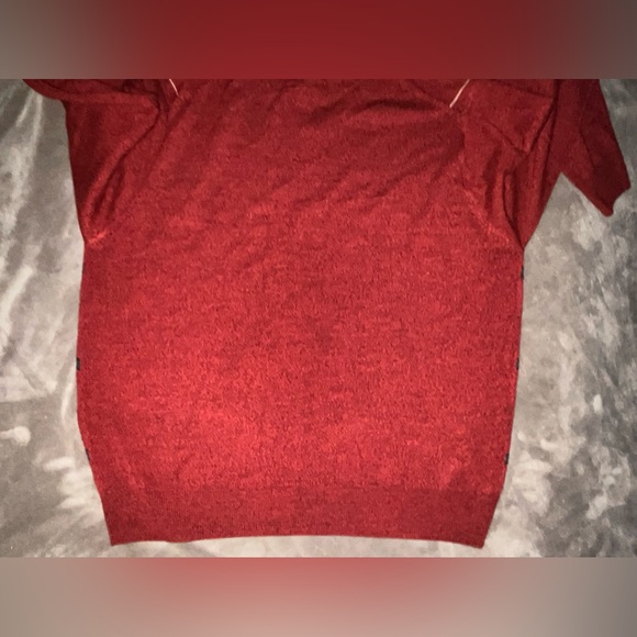 Men’s Dockers XL Red V-Neck Sweater with Gold & Black Stripes – Classic &‎ Cozy - Picture 11 of 11